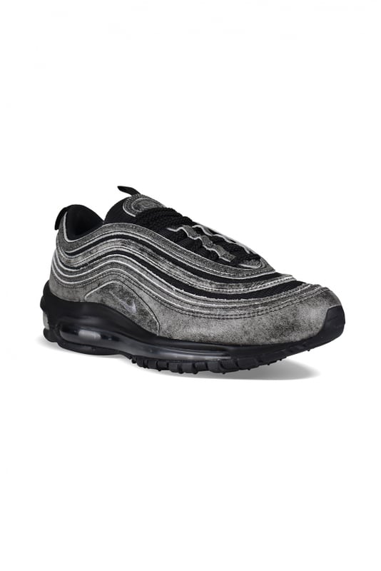 Sneakers Nike Air Max 97 de piel negra y gris Comme Des Garçons Play x Nike.Colección  Nomad  Otoño/Invierno 22.Logotipo Swoosh gris bordado en el exterior.Cierre delantero con cordones negros.Suela gruesa de caucho transparente.Diseño de paneles.Puntera redondeada.