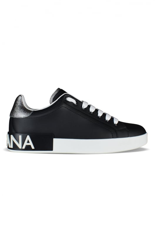 Sneakers Portofino Dolce&Gabbana.Piel negra.Logotipo de la firma en contraste en la suela.Contrafuerte de cuero plateado.Cierre de cordón plano blanco.Suela de goma gruesa blanca.Made in Italy.
