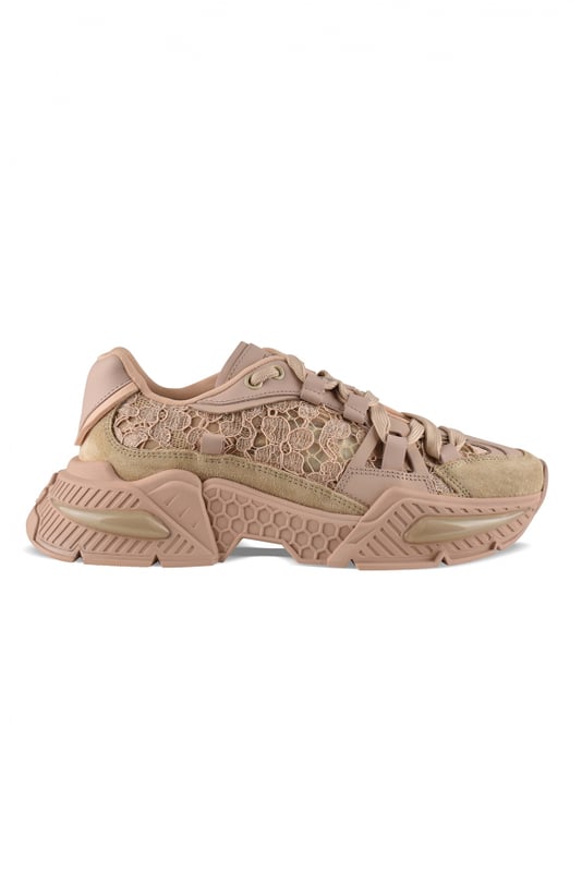 Airmaster Sneakers von Dolce&Gabbana in Beige.Design mit Einsätzen aus Leder, Wildleder und Spitze.Zunge mit Logo-Patch.Fersenkappe aus beigem Leder.Verschluss mit beigen Schnürsenkeln.Dicke Sohle aus Gummi.Geprägtes DG-Logo auf der Rückseite der Sohle.Made in Italy.