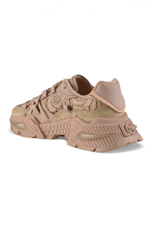 Airmaster Sneakers von Dolce&Gabbana in Beige.Design mit Einsätzen aus Leder, Wildleder und Spitze.Zunge mit Logo-Patch.Fersenkappe aus beigem Leder.Verschluss mit beigen Schnürsenkeln.Dicke Sohle aus Gummi.Geprägtes DG-Logo auf der Rückseite der Sohle.Made in Italy.