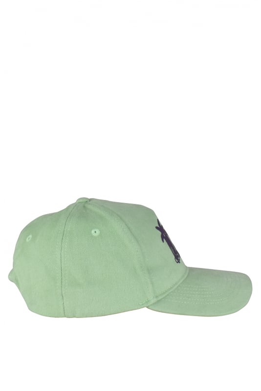 Gorra Palm Angels verde.Logotipo en morado en la parte delantera.Visera curvada.Cierre trasero ajustable.100% algodón.
