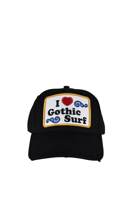 Schwarze Dsquared2 Mütze aus Baumwolle.Gestickter Patch  I Love Gothic Surf  weiß, gelb, rot, blau.Gesticktes Logo auf der gelben Rückseite.Zerrissener Effekt auf der Vorderseite.Die Kappe ist verstellbar.