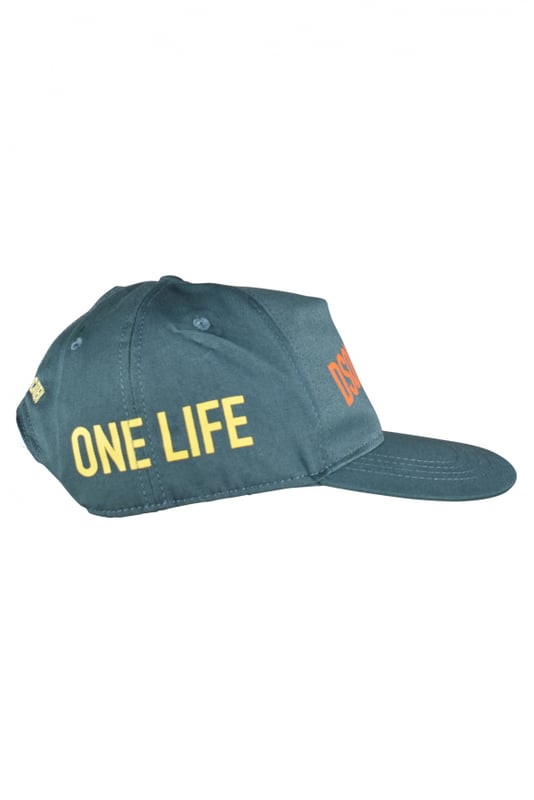 Gorra verde militar Dsquared2.Logotipo naranja impreso en el centro.Inscripción amarilla en el lateral.Inscripción bordada en amarillo en la espalda.Gorra ajustable.Made in Italy.