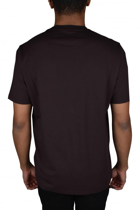 Camiseta Amiri marrón.Discreto logotipo Mike Amiri M.A. en la parte inferior de la camiseta.Corte clásico.Manga corta.