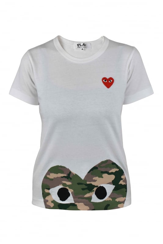 Comme des Garçons T-shirt van wit katoen.Iconische camouflage-hartprint op de onderkant.Rood hart-logopatch op de borst.Ronde kraag.Korte mouwen.