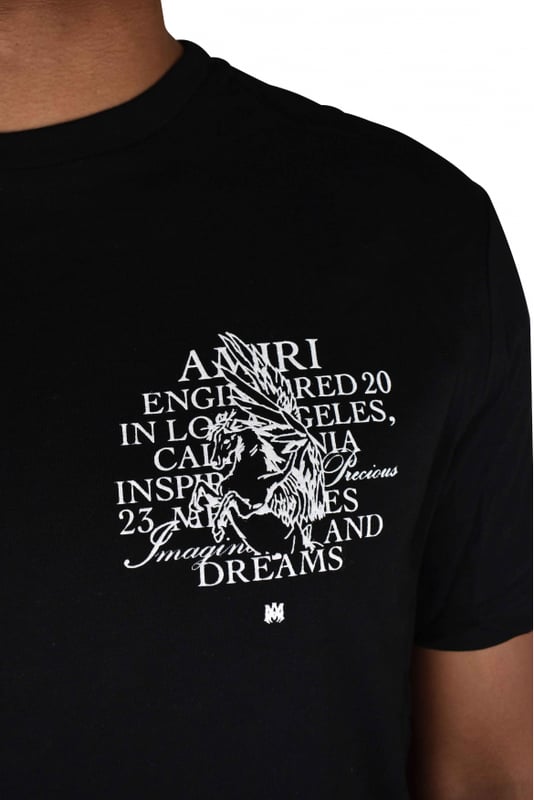 Camiseta Amiri  Precious Memories  de algodón negro.Ilustración de un unicornio e inscripciones en blanco estampadas en el pecho.El mismo estampado en la espalda.Logotipo de la marca sobre el dibujo en la parte delantera y trasera.Cuello redondo.Mangas cortas.Made in Italy.