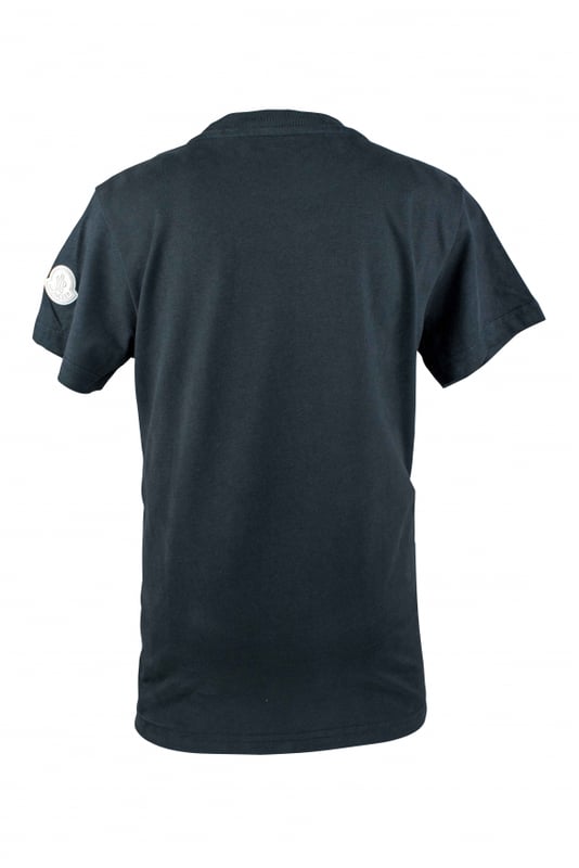 Camiseta azul marino de algodón Moncler.Logotipo impreso en un marco rectangular blanco en el centro.Parche del logotipo en el hombro.Manga corta.Made in Italy.
