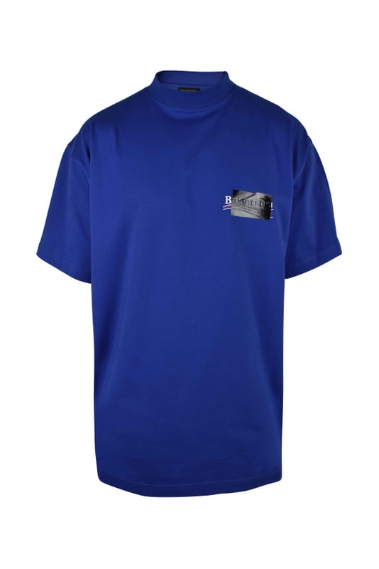 Camiseta Political Gaffer azul real de Balenciaga.Logotipo Artwork Gaffer en el pecho y la espalda.Manga corta.Corte oversize.Cuello redondo.100% algodón.Modelo unisex.
