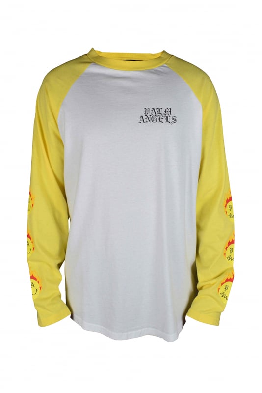 Camiseta de manga larga Palm Angels.Color blanco con mangas amarillas.Logotipo de la firma en la parte delantera. Detalle de tres llamas sonrientes en las mangas. 100% algodón.