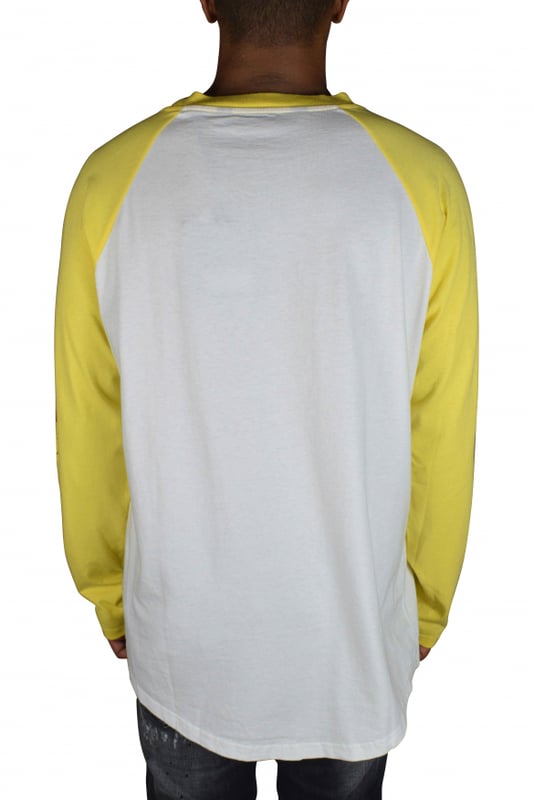 Camiseta de manga larga Palm Angels.Color blanco con mangas amarillas.Logotipo de la firma en la parte delantera. Detalle de tres llamas sonrientes en las mangas. 100% algodón.