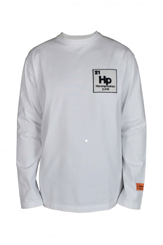 Heron Preston wit katoenen T-shirt met lange mouwen.Ribgebreide ronde hals. Geborduurd logo in wit en zwart op de borst. Wit geborduurd logo op manchetten. Oranje textiellogopatch op de pols. Grafische print in roze en blauw op de achterkant.