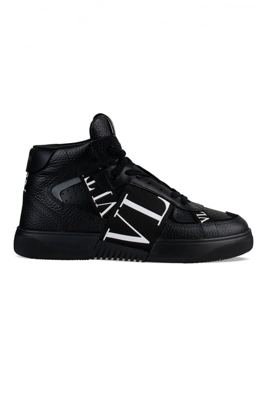 Zapatillas altas Valentino VL7N negras de piel de becerro.Siete cintas con logotipo VLTN blanco.Cordones negros.Talonera de piel negra con logotipo Valentino.Logotipo en la lengüeta.Suela de goma.Made in Italy.