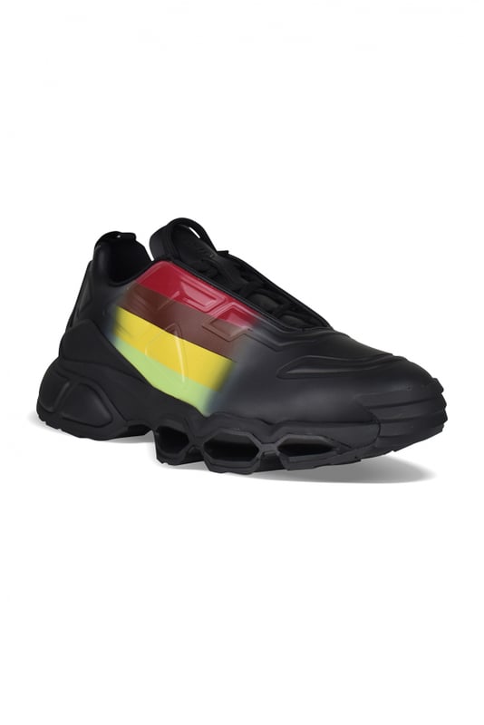 Collision Cross Prada veelkleurige sneakers.Kleurrijke gestreepte details aan de zijkanten.Tong met logo in reliëf.Zwarte vetersluiting.Dikke zwarte rubberen zool.Hieltreklipje.Gemaakt in Italië.