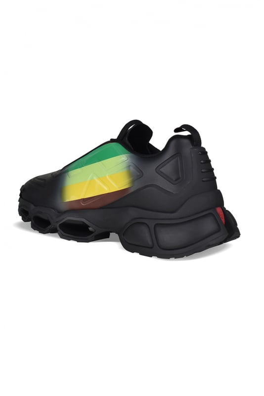 Collision Cross Prada veelkleurige sneakers.Kleurrijke gestreepte details aan de zijkanten.Tong met logo in reliëf.Zwarte vetersluiting.Dikke zwarte rubberen zool.Hieltreklipje.Gemaakt in Italië.