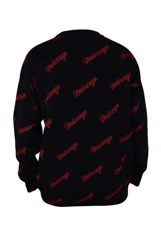 Jersey Balenciaga de lana negra.Logotipo Balenciaga rojo estampado por todo el jersey.Cuello redondo.Bordes acanalados.Mangas largas.97% lana.Made in Italy.