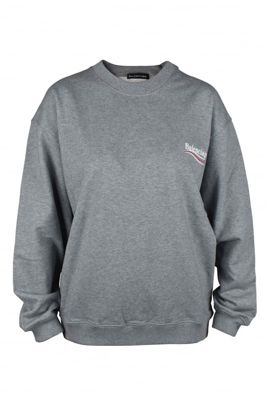 Sudadera Balenciaga Political de algodón gris.  Logotipo estampado en blanco y rojo en el pecho y la espalda.Mangas largas. Bordes acanalados.Cuello redondo.100% algodón.