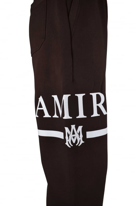 Pantalón de chándal Amiri de algodón marrón.Logotipo blanco estampado en una pernera.Cintura elástica con cordones blancos.Bolsillos laterales.Un bolsillo trasero.Tobillos elásticos con cordones.Made in Italy.