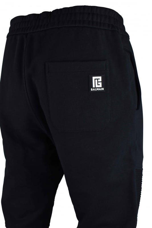 Chándal negro de algodón Balmain.Bolsillo trasero con parche de logotipo blanco.Inserciones de canalé por encima de las rodillas.Cintura elástica con cordones.Bordes de canalé.Bolsillos laterales.