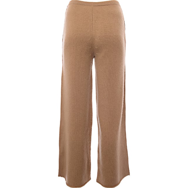 100% Cashmere. Raey wide-leg chunky knitted trousers crafted from responsibly sourced cashmere with a drawstring waistband, and side slip pockets.