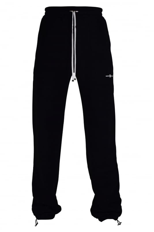 Pantalón jogging Amiri de algodón negro.Pequeño estampado blanco «MA» en la parte delantera de una pierna.Estampado blanco «Amiri» en la parte trasera de una pierna.Cintura elástica con cordones blancos.Logotipo negro en la parte trasera.Bolsillos laterales.Un bolsillo trasero.Tobillos elásticos con cordones.Made in Italy.