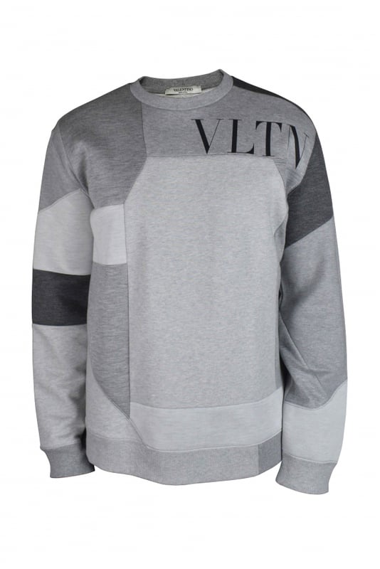 Valentino sweatshirt van grijs katoen.Lange mouwen met inzetstukken in verschillende grijstinten.VLTN-inscriptie in zwart op de borst.Ronde hals.Geribbelde randen.100% katoen.Gemaakt in Italië.