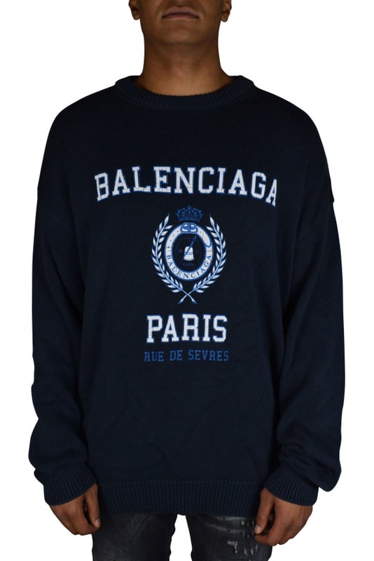 Jersey de Balenciaga.Azul marino y blanco.Logotipo de Balenciaga  Paris Rue de Sèvres  impreso en la parte delantera.Cuello redondo acanalado.Mangas largas.Puños y mangas de canalé.  Construcción de punto.