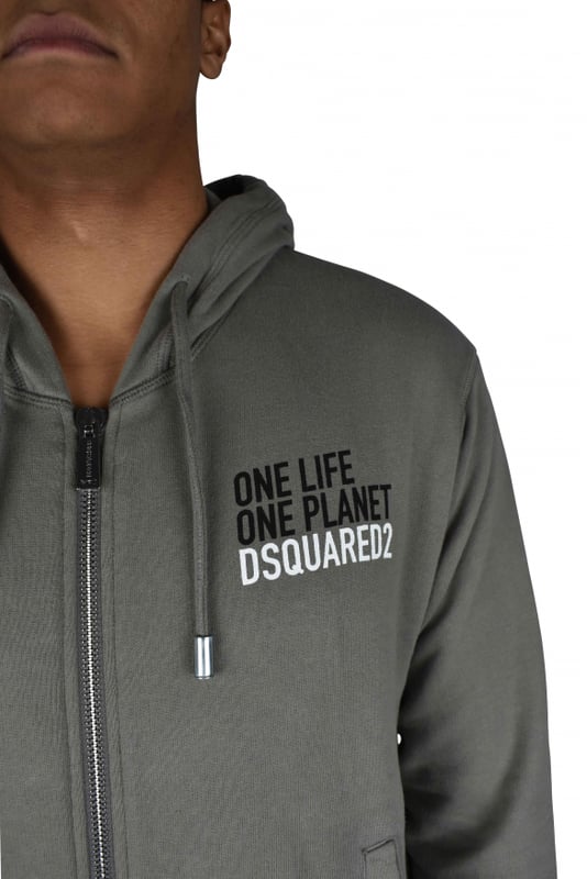 Sudadera con capucha de algodón gris de Dsquared2.Inscripción  One Life One Planet  impresa en el pecho.Logotipo impreso en el pecho.Cierre de cremallera.Capucha con cordón.Bordes acanalados.Dos bolsillos laterales y manga larga.Made in Italy.