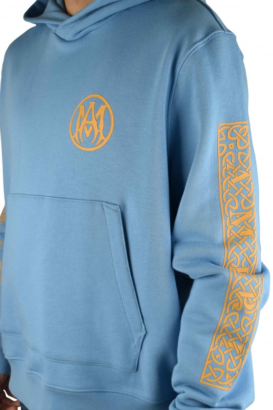 Sudadera con capucha Amiri de algodón azul.Logotipo «MA» naranja impreso en el pecho.Ouija naranja estampada en la espalda.Mangas estampadas.Bolsillo canguro.Bordes acanalados.Made in Italy.