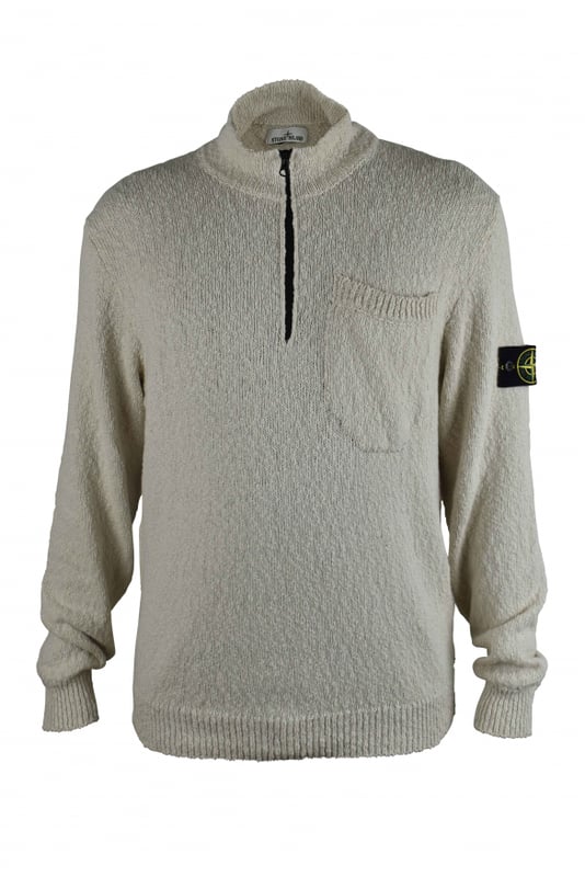 Beigefarbener Pullover von Stone Island aus Baumwolle und Leinen.Design aus Strick und Maschen.Tasche auf der Brust.Emblematischer Logo-Patch auf dem linken Ärmel.Lange Ärmel.Gerippte Kanten.Stehkragen mit schwarzem Reißverschluss.Made in Italy.