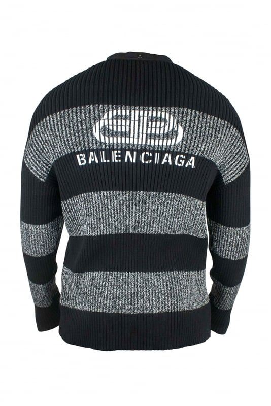 Cárdigan negro y gris de algodón Balenciaga.Efecto acanalado.Logotipo blanco estampado en la espalda.Cierre con botones en los extremos.Mangas largas.Made in Italy.