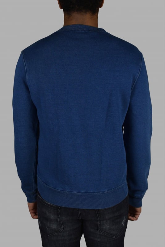 Sudadera azul marino de Lanvin.Estampado en negro en la parte delantera del emblemático logotipo de la marca que representa a una madre y un hijo.Cuello redondo.Ribetes acanalados.Cuello en V acanalado y deportivo.100% algodón.Made in Italy.