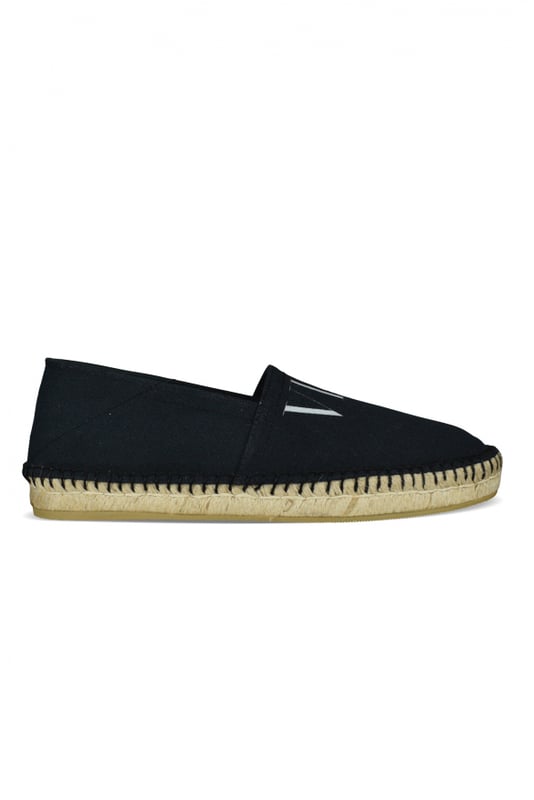Valentino Garavani espadrilles van marineblauw canvas.Wit VLTN-logo gedrukt op de voorkant.Zwarte ongecoate touwzool.Rubberen buitenzool.Opvouwbare hiel.Gemaakt in Spanje.