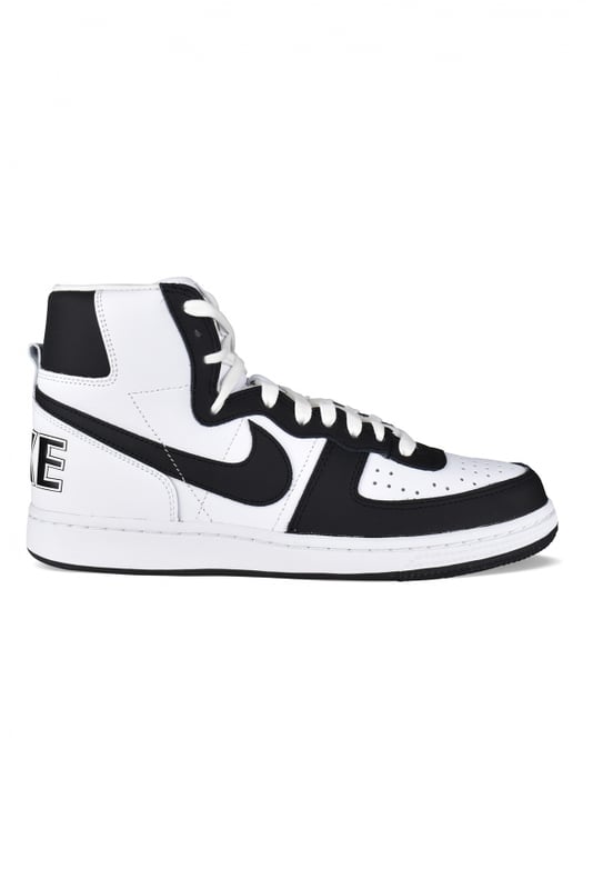Knöchelhohe Terminator Sneakers von Comme Des Garçons Play x Nike.Aus schwarzem und weißem Leder.Signature Swoosh-Logo auf der Außenseite.  Nike X CDG Logo auf der Ferse.Perforationsdetails an der Spitze.Zunge mit Logo-Patch.Verschluss mit Schnürsenkeln.Sohle aus Gummi.