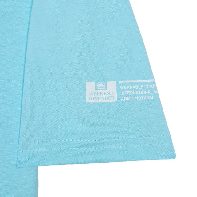 Mens Weekend Offender Bonpensiero Graphic T- Shirt in light blue.- Ribbed neckline.- Short sleeves.- Distressed Weekend Offender Prison logo.- Weekend Offender branding.- Regular fit.- Ref: PTSS2420LBL