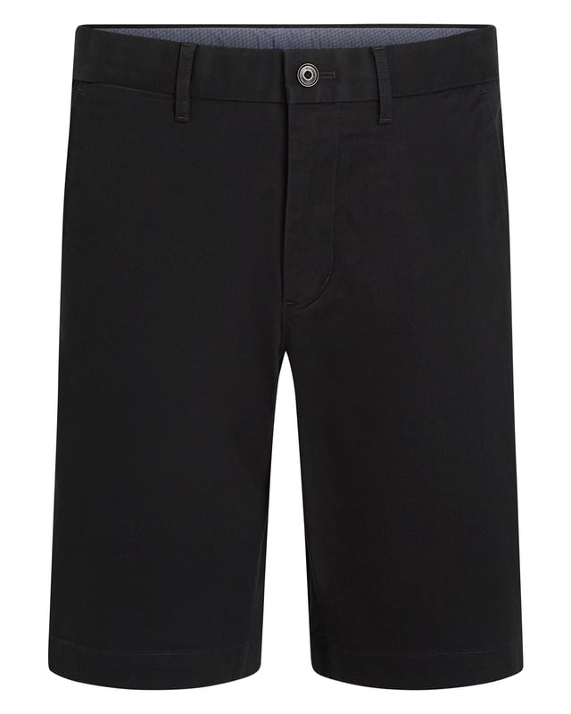 Inspired by the year that Tommy Hilfiger first designed his namesake label, our 1985 collection reimagines archival icons.Refresh your sunny day looks with these timeless chino shorts, which are cut in a relaxed shape for a laid-back vibe.Highlights• Stretch cotton• 1985 Collection• Two waist angled slip pockets• Two back buttoned welt pockets• Tommy Hilfiger branding• Tommy Hilfiger flag embroidery on backShape & fit• Relaxed fitComposition & care• 97% cotton, 3% elastane
