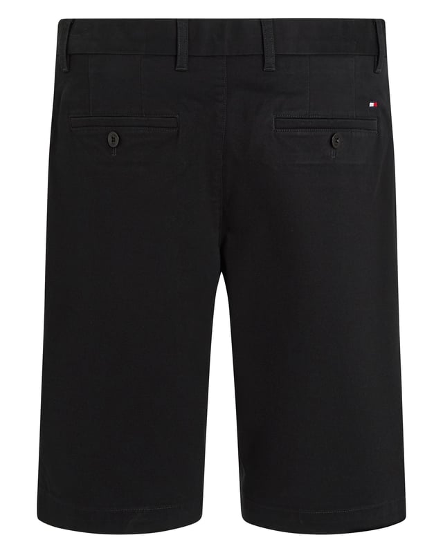 Inspired by the year that Tommy Hilfiger first designed his namesake label, our 1985 collection reimagines archival icons.Refresh your sunny day looks with these timeless chino shorts, which are cut in a relaxed shape for a laid-back vibe.Highlights• Stretch cotton• 1985 Collection• Two waist angled slip pockets• Two back buttoned welt pockets• Tommy Hilfiger branding• Tommy Hilfiger flag embroidery on backShape & fit• Relaxed fitComposition & care• 97% cotton, 3% elastane