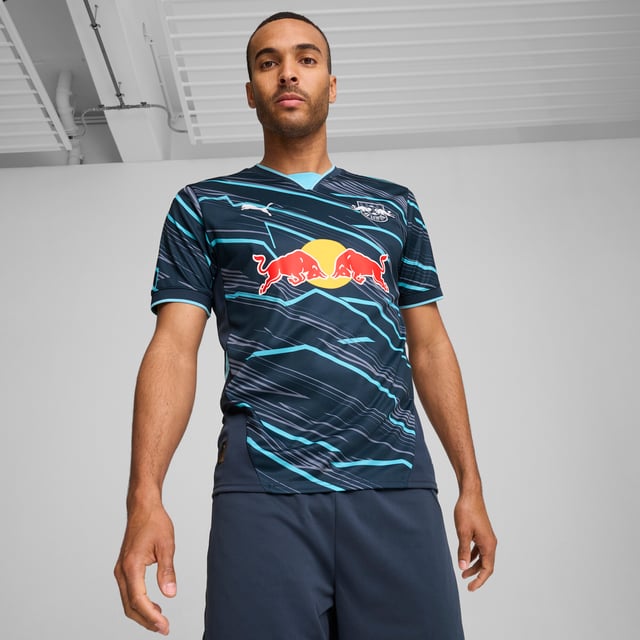 PRODUCT STORY: With the RB Leipzig 24/25 Third Jersey we celebrate forwards momentum and the club of the next generation with futuristic graphics. Mesh inserts for breathability and moisture-wicking dryCELL technology let you play like Leipzig's finest. FEATURES & BENEFITS: dryCELL: Performance technology designed to wick moisture from the body and keepyou free of sweat during exercise; As part of the RE:FIBRE program, this garment is made of at least 95% recycled material from textile waste and other used materials. DETAILS: Regular fit; 170 gsm, Jacquard; Mesh inserts; Crew neck; Short sleeves; Official team branding.  Our model is 185 cm tall and is wearing size M UK.