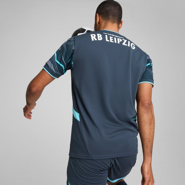 PRODUCT STORY: With the RB Leipzig 24/25 Third Jersey we celebrate forwards momentum and the club of the next generation with futuristic graphics. Mesh inserts for breathability and moisture-wicking dryCELL technology let you play like Leipzig's finest. FEATURES & BENEFITS: dryCELL: Performance technology designed to wick moisture from the body and keepyou free of sweat during exercise; As part of the RE:FIBRE program, this garment is made of at least 95% recycled material from textile waste and other used materials. DETAILS: Regular fit; 170 gsm, Jacquard; Mesh inserts; Crew neck; Short sleeves; Official team branding.  Our model is 185 cm tall and is wearing size M UK.