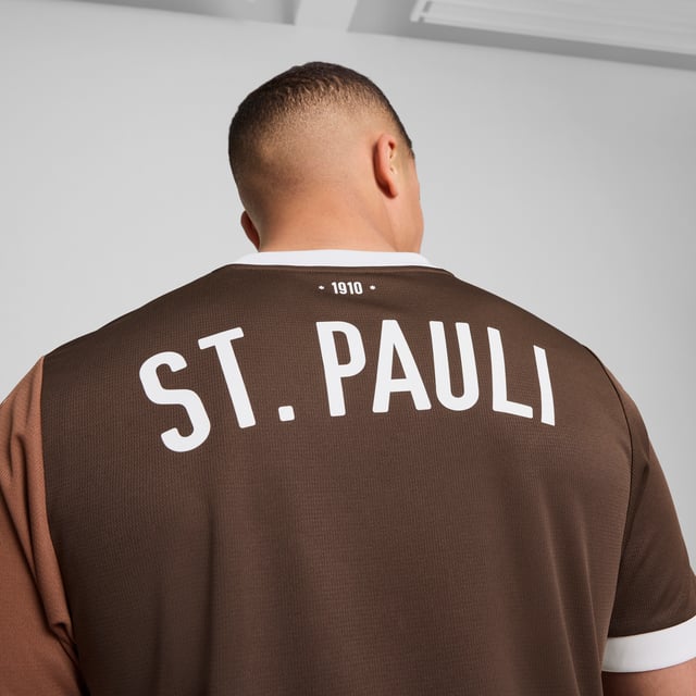 PRODUCT STORY: Gear up and show your allegiance to FC St. Pauli with the 24/25 Home Jersey. It features mesh inserts and moisture-wicking dryCELL tech to keep you feeling cool and comfortable. FEATURES & BENEFITS: dryCELL: Performance technology designed to wick moisture from the body and keep you free of sweat during exercise; As part of the RE:FIBRE program, this garment is made of at least 95% recycled material from textile waste and other used materials. DETAILS: Regular fit; 170 gsm, Jacquard; Mesh inserts; Crew neck; Short sleeves; Official team branding; 100% Recycled Polyester.  Our model is 189 cm tall and is wearing size M UK.
