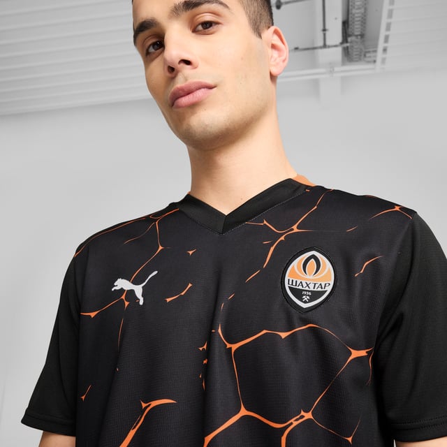 PRODUCT STORY: Show your support for the team with the official FC Shakhtar Donetsk 24/25 Away Jersey. Built for peak-performance, it features strategically placed mesh inserts for ventilation, alongside moisture-wicking dryCELL tech to keep you comfortable. FEATURES & BENEFITS: dryCELL: Performance technology designed to wick moisture from the body and keep you free of sweat during exercise; Made with 100% recycled material excluding trims & decorations. DETAILS: Regular fit; 170 gsm, Jacquard; Mesh inserts; V-neck; Short sleeves; Official team branding.  Our model is 183 cm tall and is wearing size M UK.