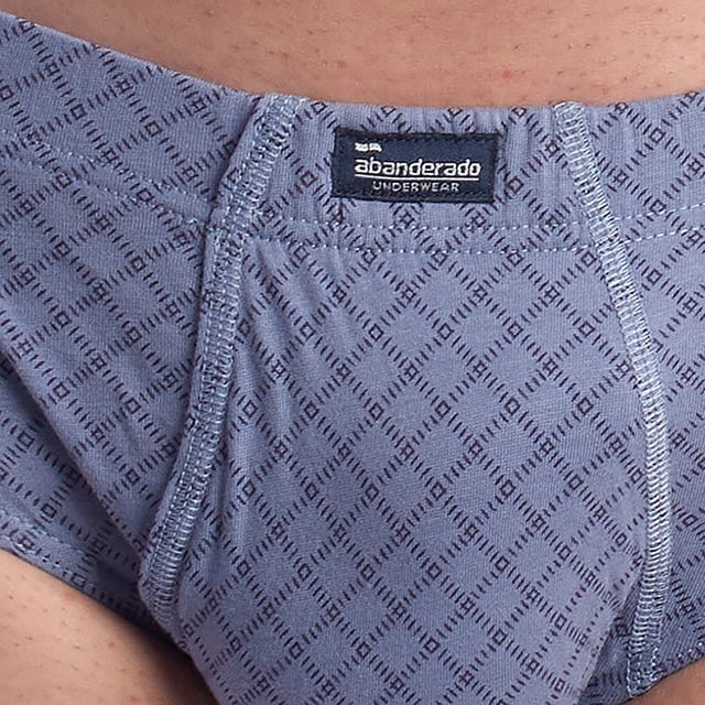 The Essentials 3-pack of men's briefs is an ideal choice for those seeking comfort and functionality in their everyday underwear. These briefs offer a perfect combination of quality and simple design, ensuring a comfortable and practical wearing experience.

 Each brief in the Essentials 3-Pack is made from soft, breathable materials such as pure cotton or cotton-elastane blends, which provide a pleasant feel against the skin and allow for good ventilation. The close fit of these basic briefs ensures proper support and comfort all day long.

 The elastic waistband of the Essentials briefs ensures a firm and comfortable fit, without causing irritation. Flat seams prevent chafing and ensure durability, making this set of 3 briefs perfect for everyday use and physical activities.

 Available in neutral and classic colours, the Essentials 3-pack combines practicality with simple style. Each brief in the set is designed to be discreet under clothing, offering a fit that adapts to any lifestyle.

 The Essentials 3-Pack Briefs are the perfect choice for men looking for a combination of comfort, support and simplicity in their underwear. This set offers excellent value for money, providing durability and comfort with every wear.
 Composition: 100% Cotton
 Care:
- Wash at max temperature. 40º.
 - Do not use bleach.
 - Do not use a dryer.
 - Do not iron.
 - Do not dry clean.