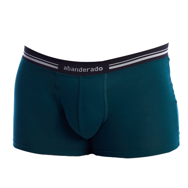 El Boxer Brief de Algodón Stretch con Banda Extra Suave para Hombre, también conocido como 'Boxer Brief de Algodón Stretch Ultra Suave' o 'Ropa Interior de Algodón con Banda de Cintura de Extra Comodidad', es una opción destacada para aquellos que valoran tanto la comodidad como la suavidad en su ropa interior diaria.

Estos boxers están hechos de una mezcla de algodón y spandex, lo que proporciona una sensación suave y flexible sobre la piel. La elasticidad del material permite un ajuste ceñido que se adapta cómodamente a la forma del cuerpo, ofreciendo un soporte adecuado sin restricciones.

La banda extra suave de los calzoncillos garantiza un ajuste cómodo y sin marcas, ideal para usar durante todo el día. Esta característica no solo mejora la comodidad, sino que también añade un toque extra de suavidad, evitando cualquier sensación de incomodidad.

Las costuras planas de los boxers de algodón stretch minimizan la fricción y previenen la irritación de la piel, proporcionando una experiencia de uso sin molestias. Este diseño funcional y práctico los hace perfectos para el uso diario y para cualquier actividad que requiera movimiento libre y cómodo.

Disponibles en una variedad de colores clásicos y modernos, el Boxer Brief de Algodón Stretch con Banda Extra Suave combina estilo con funcionalidad. Es una elección ideal para hombres que buscan ropa interior que ofrezca tanto comodidad como un ajuste perfecto.

El boxer stretch con banda extra suave es la elección perfecta para aquellos hombres que priorizan la suavidad, comodidad y flexibilidad en su ropa interior. Este boxer garantiza una sensación agradable y un ajuste óptimo, asegurando una experiencia de uso satisfactoria en todo momento.
Composición: 96% Algodón, 4% Elastano.
Cuidado:
- Lavar a una temperatura máxima de 40º.
- No usar blanqueador.
- No usar secadora.
- No planchar.
- No limpiar en seco.