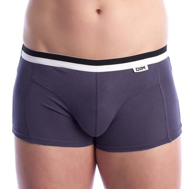 El Pack-2 Boxers DIM Basic tejido transpirable es la opción perfecta para quienes buscan comodidad, funcionalidad y un estilo clásico en su ropa interior. Confeccionados con materiales de alta calidad, estos boxers ofrecen un ajuste cómodo y seguro, adaptándose perfectamente a la figura masculina.

Principales características:
- Tejido transpirable que asegura una excelente circulación de aire, manteniendo frescura y comodidad durante todo el día.
- Cintura elástica que proporciona soporte adicional sin apretar, manteniéndolos en su lugar sin incomodidades.
- Diseño sencillo y elegante, adecuado para cualquier ocasión y fácil de combinar con otros atuendos.
- Colores clásicos que ofrecen versatilidad en el armario masculino.
- Perfectos para el uso diario gracias a su durabilidad y confort.
- Fácil mantenimiento, lo que hace que estos boxers sean una opción práctica para el día a día.
 Composición: 95% Algodón, 5% Elastano
 Cuidados:
Lavar a temperatura máx. 40º.
No usar lejía.
No usar secadora.
No planchar.
No lavar en seco.