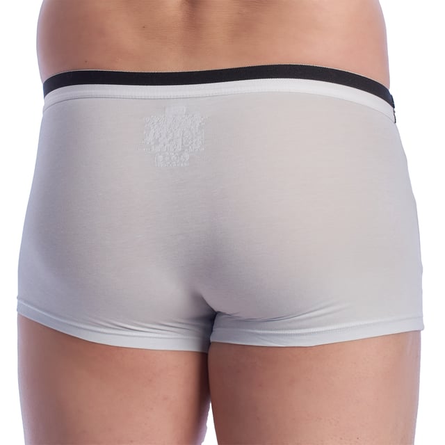 El Pack-2 Boxers DIM Basic tejido transpirable es la opción perfecta para quienes buscan comodidad, funcionalidad y un estilo clásico en su ropa interior. Confeccionados con materiales de alta calidad, estos boxers ofrecen un ajuste cómodo y seguro, adaptándose perfectamente a la figura masculina.

Principales características:
- Tejido transpirable que asegura una excelente circulación de aire, manteniendo frescura y comodidad durante todo el día.
- Cintura elástica que proporciona soporte adicional sin apretar, manteniéndolos en su lugar sin incomodidades.
- Diseño sencillo y elegante, adecuado para cualquier ocasión y fácil de combinar con otros atuendos.
- Colores clásicos que ofrecen versatilidad en el armario masculino.
- Perfectos para el uso diario gracias a su durabilidad y confort.
- Fácil mantenimiento, lo que hace que estos boxers sean una opción práctica para el día a día.
 Composición: 95% Algodón, 5% Elastano
 Cuidados:
Lavar a temperatura máx. 40º.
No usar lejía.
No usar secadora.
No planchar.
No lavar en seco.