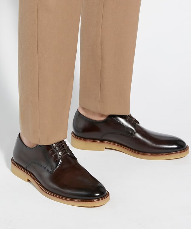 Dune Mens Banford - Suede Gibson Lace Up Shoes It's all in the detail with our hybrid suede Banford profile. Resting on a comfortable lightweight sole, this lace-up Gibson features exposed stitching along a contrasting trim, and a herringbone collar. The ultimate smart/casual choice.
