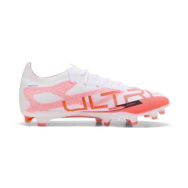 PUMA Unisex ULTRA 5 PRO FG/AG Voetbalschoenen PRODUCTVERHAAL: Hoe snel is de ULTRA 5 PRO? Maak je klaar om je snelheid te ontketenen op stevige of kunstmatige ondergronden met PUMA's nieuwste innovatie. Het lichtgewicht mesh bovenwerk, GripControl Pro huid en SPEEDSYSTEM zool met FastTrax studs zorgen voor ongeëvenaarde grip en snelle versnelling. PWRTAPE ondersteuning houdt je stabiel voor die spelbepalende bewegingen. KENMERKEN EN VOORDELEN: Gemaakt met ten minste 30% gerecycled materiaal; VERSNELLING: PUMA's SPEEDSYSTEM CARBON zool combineert veerkrachtig carbonfiber materiaal voor snelle voortstuwing met een innovatieve plek en oriëntatie van de studs voor snellere versnelling.; GRIJP: PUMA's eigen FastTrax studs worden aangevuld met meer afgeronde studs aan de zijkant voor de meest optimale grip op zowel stevige ondergrond als kunstgras.; STABILITEIT: Het PWRTAPE ondersteuningsframe stabilizeert de voet binnen de schoen voor snelle richtingsveranderingen.. DETAILS: De SPEEDSYSTEM zool en FastTrax studs zorgen voor bliksemsnelle versnelling en grip op stevige ondergrond en kunstgras; Het lichtgewicht mesh bovenwerk biedt uitzonderlijke ademend vermogen en comfort; Het PWRTAPE ondersteuningsframe stabiliseert de voet voor snelle richtingsveranderingen; Reguliere tot smalle pasvorm; FG/AG: Geschikt voor gebruik op zowel stevige natuurlijke oppervlakken als kunstgras (4G).