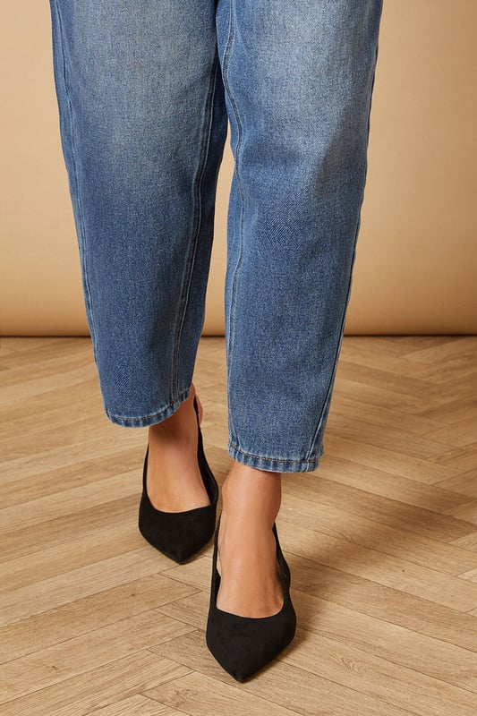 Faux suede slingback design for a luxe look
        Elegant kitten heel between 5 and 6.5cm
        Pointed toe silhouette for a refined finish
        Versatile neutral hue to complement various outfits
        Comfortable fit for extended wear
    
    Step out in style with the Adair Faux Suede Slingback Kitten Heel Court Shoes from Oasis. These chic heels strike the perfect balance between comfort and sophistication, making them ideal for a night out on the town. The slingback design adds a touch of allure, while the kitten heel provides stability for dancing the night away. Pair these versatile shoes with your favourite jeans and a flowy blouse for drinks at the local pub, or dress them up with a sleek midi dress for a more upscale cocktail bar. The pointed toe elongates your legs, creating a flattering silhouette that's sure to turn heads. Whether you're meeting friends for a catch-up or heading to a trendy new club, these Oasis court shoes will keep you looking polished and feeling confident all evening long.