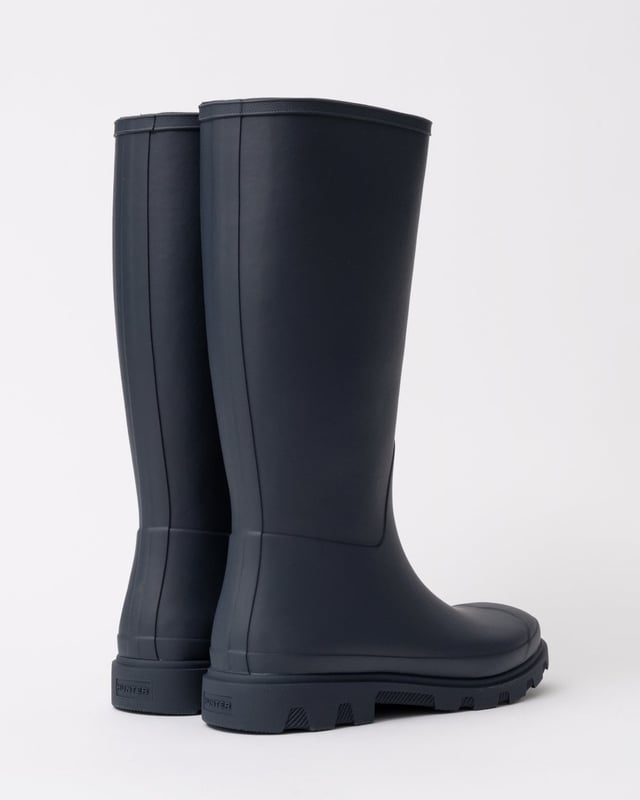 Introducing the newest addition to the Hunter family, our fully waterproof Men's Downpour Tall Boot. With a sleek upper design and a lightweight moulded outsole, the unique tread has taken influence from natural shapes found in landscapes. Handcrafted and finished with a heritage topbind, this men's black riding boot has been engineered to have a more modern and voluminous calf fit.



Certified vegan
Waterproof
Handcrafted with a sleek upper design
100% Recycled polyester lining
Moulded footbed for enhanced comfort and support
Lightweight rubber outsole with Hunter Downpour tread pattern
Outsole traction for added grip on surfaces
Crafted from natural vulcanised rubber with a matte finish
Engineered to have a more modern and voluminous calf fit
Heritage topbind



Upper material: 100% RubberOutsole material: 100% Moulded lightweight rubberLining: 100% Post-consumer recycled polyesterInsole: 100% Post-consumer recycled polyester and latex sponge foam
HFRM0001251