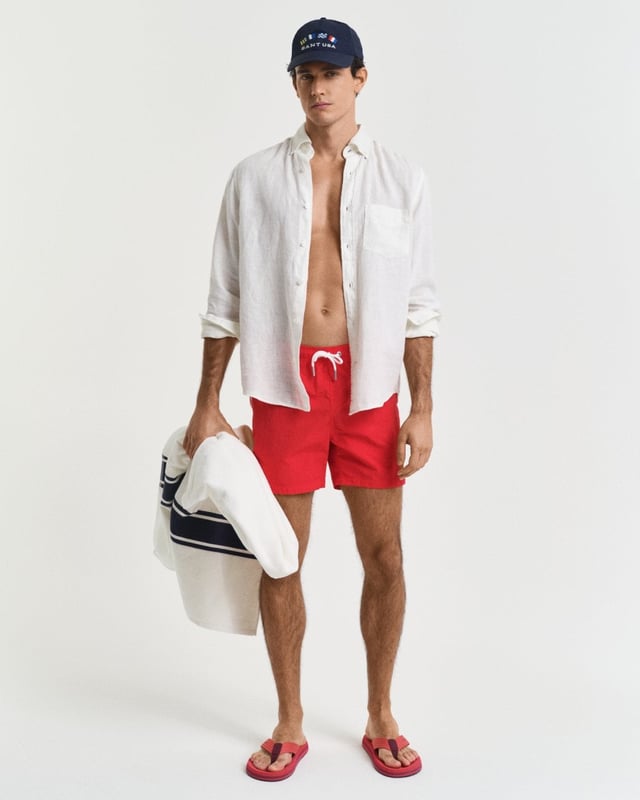 Crafted from 100% recycled polyamide, these GANT swim shorts are the perfect essential for the summer season. Cut for a regular fit, they have a mid-thigh length and a regular waist. They feature an embroidered GANT shield graphic on the left leg, side seam pockets, a single back pocket, and an elasticated drawstring waistband. 

Regular fit
Mid-thigh length
Regular waist
GANT graphic embroidered on left leg

 100% Recycled Polyamide 

920016000
 
 