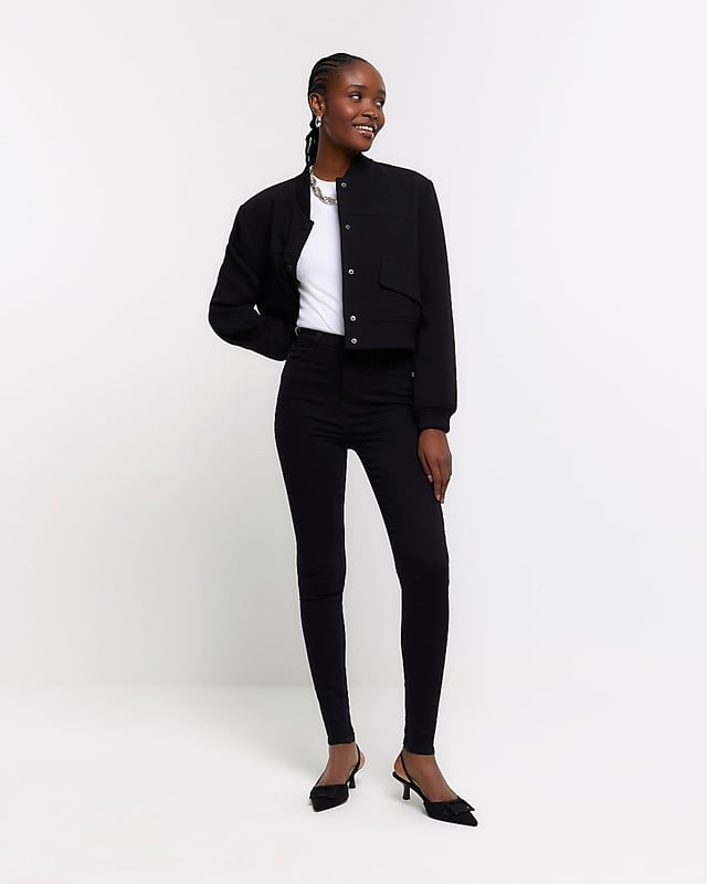 True authentic super stretch denim fabric, Super skinny fit, High waisted, Button and zip fly fastening, Classic 5 pocket styling, Belt loops
